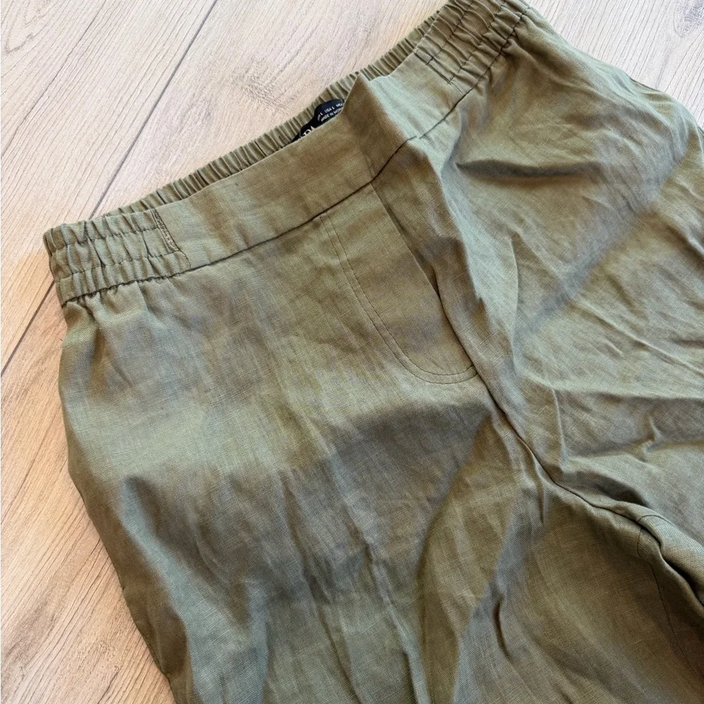 Zara Women's Olive Green Chinos - Picture 2 of 7